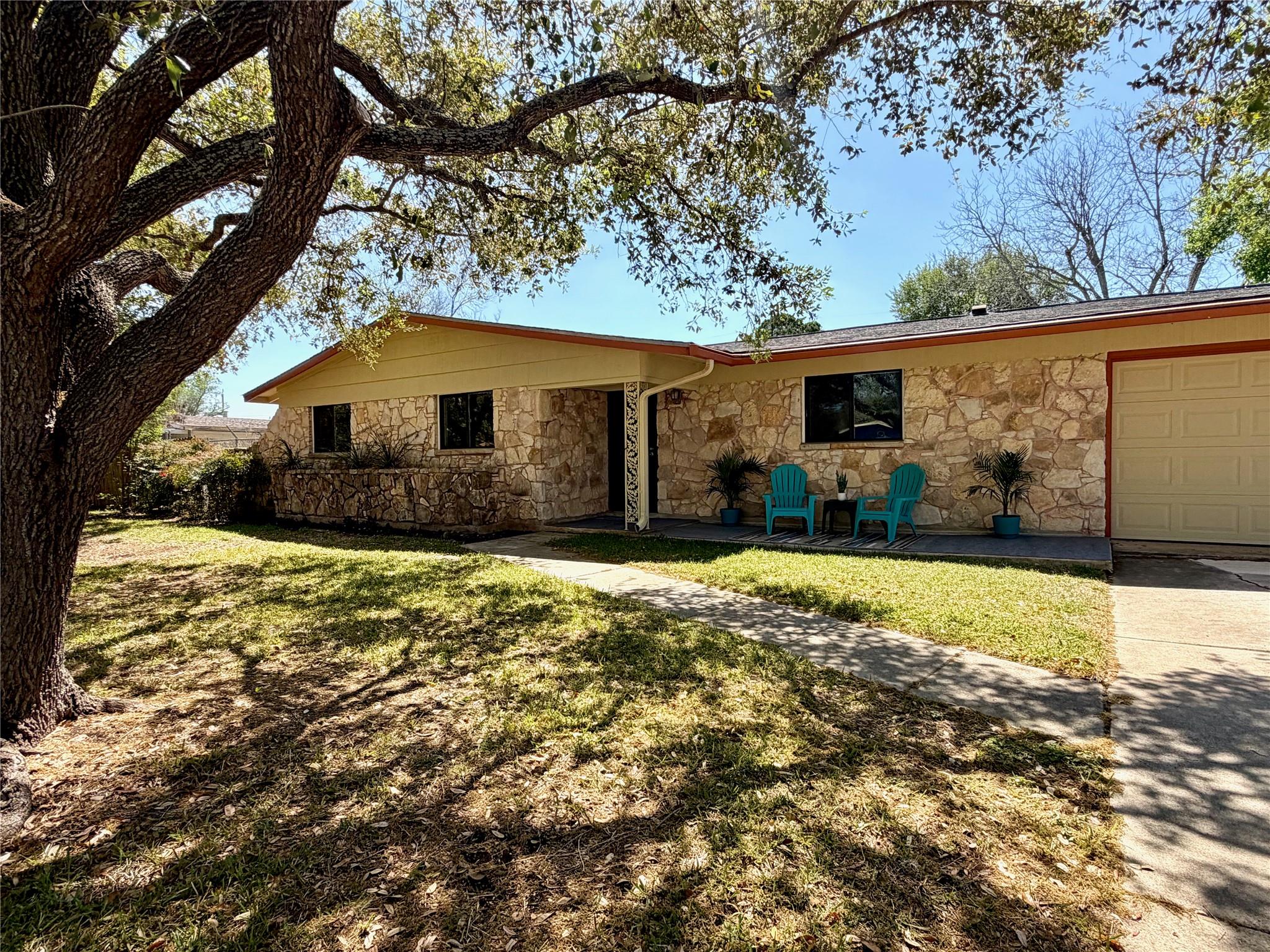 141 Oaklane DR — photo 5