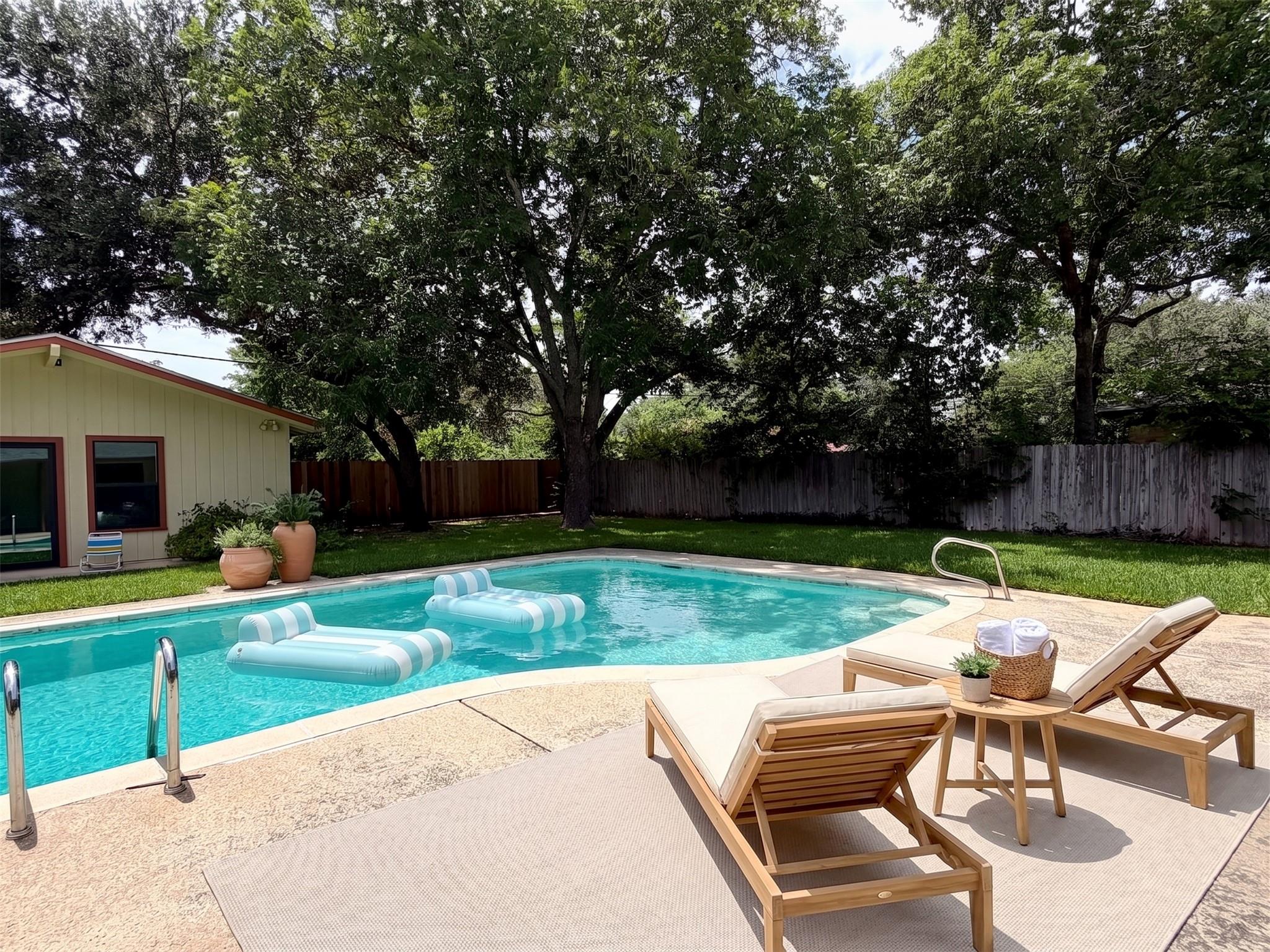 141 Oaklane DR