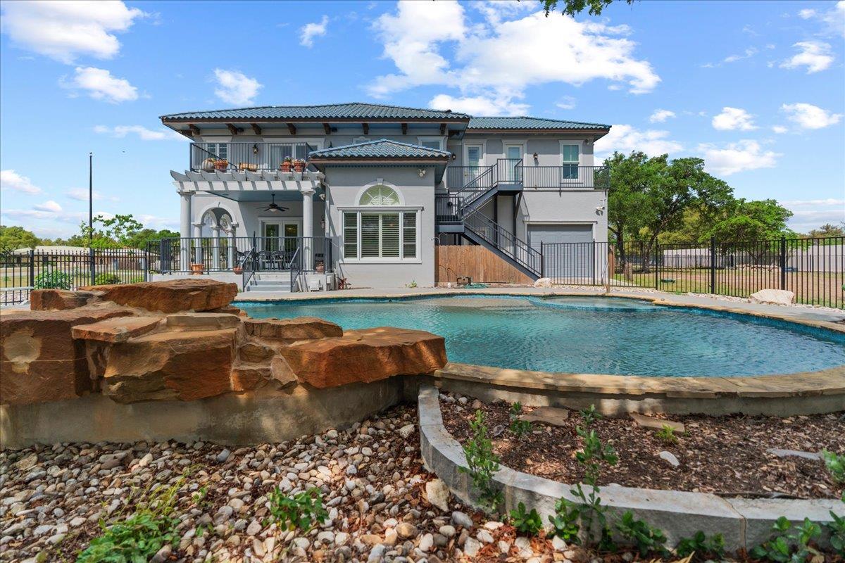 829 Kings Point DR — photo 3