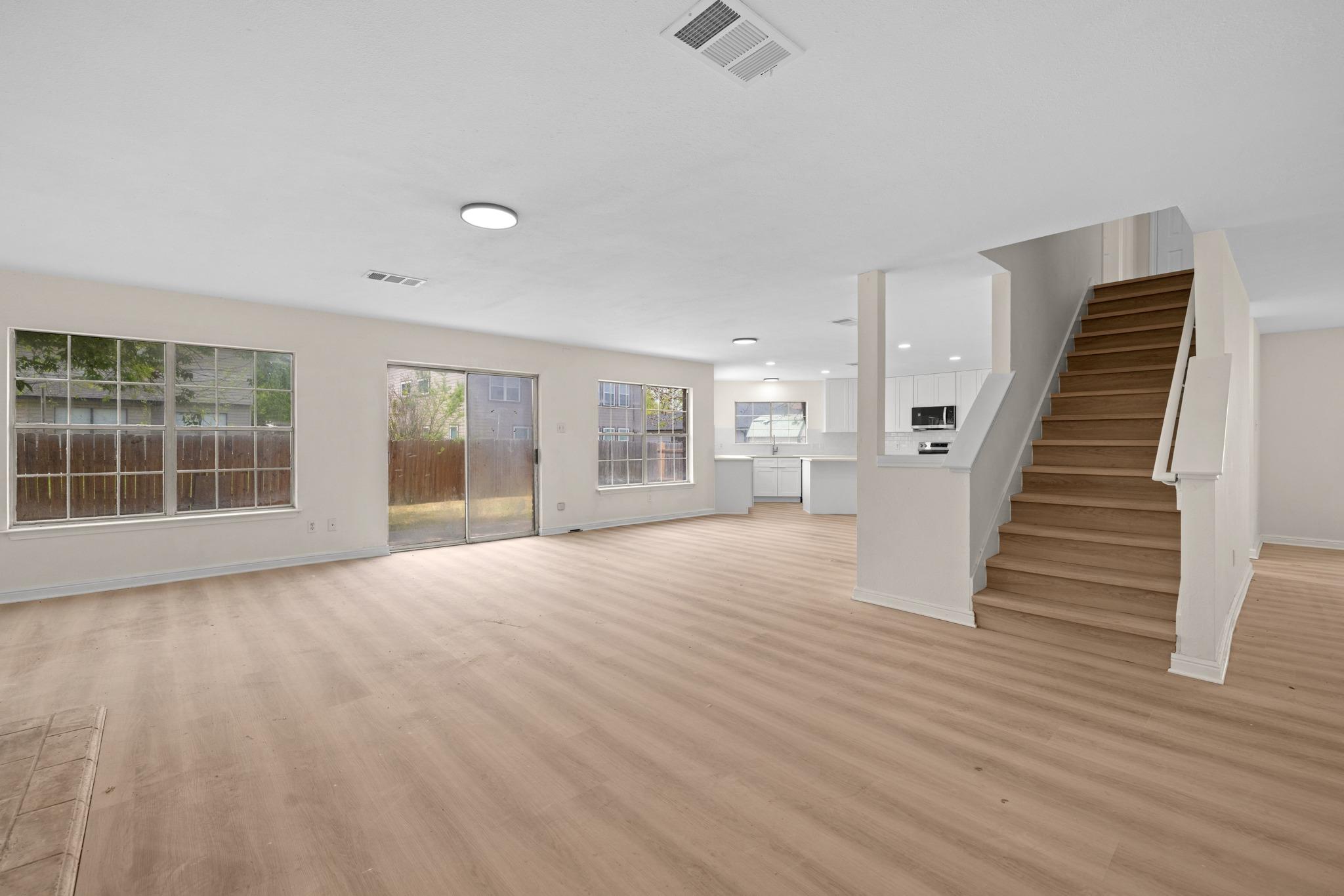1181 Forest Bluff TRL — photo 4