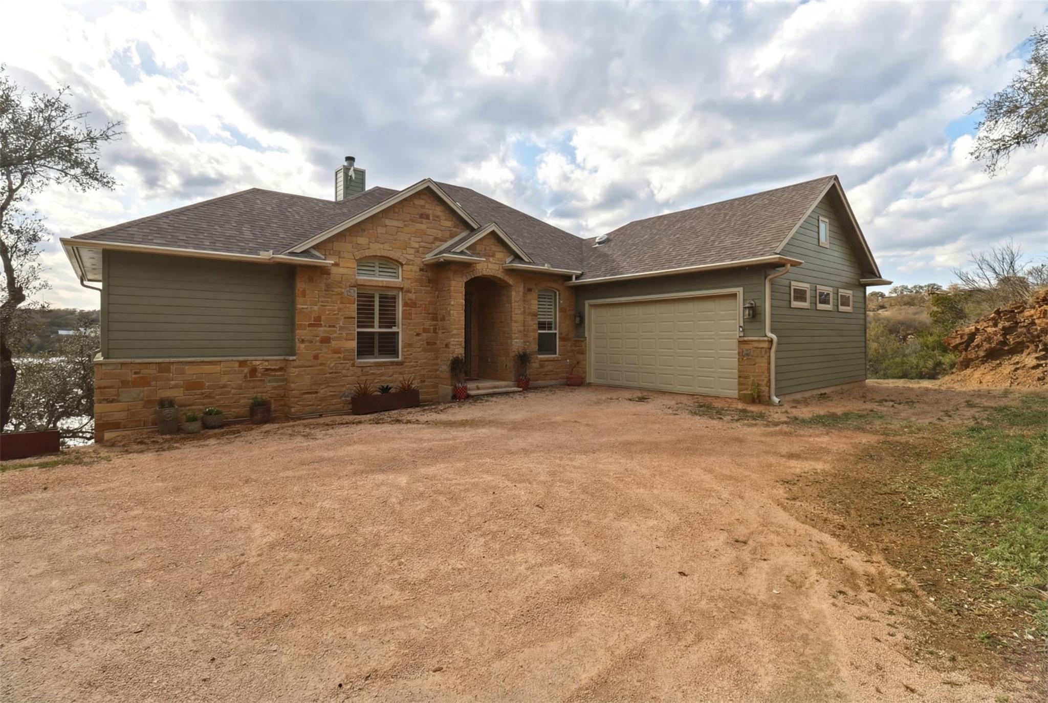 320 Park LN — photo 3