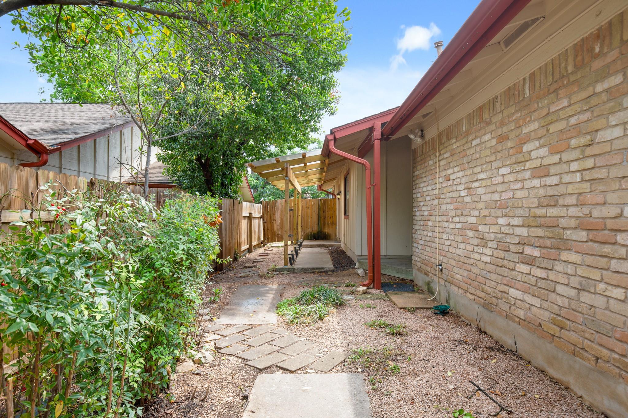 9001 Parkfield DR #B — photo 4