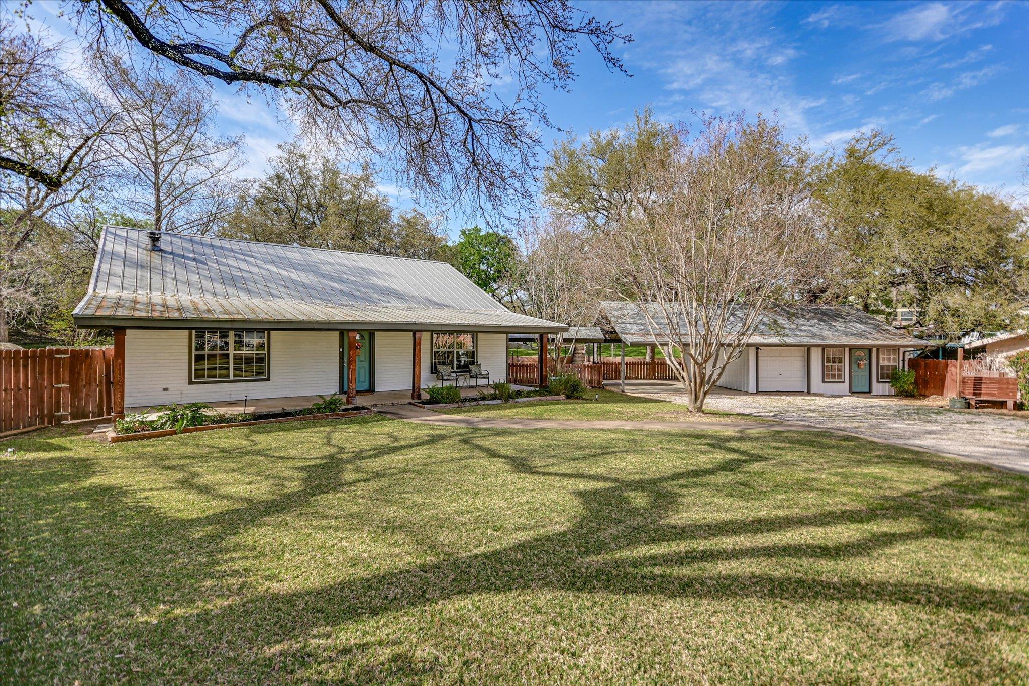 611 Thurman CIR — photo 4