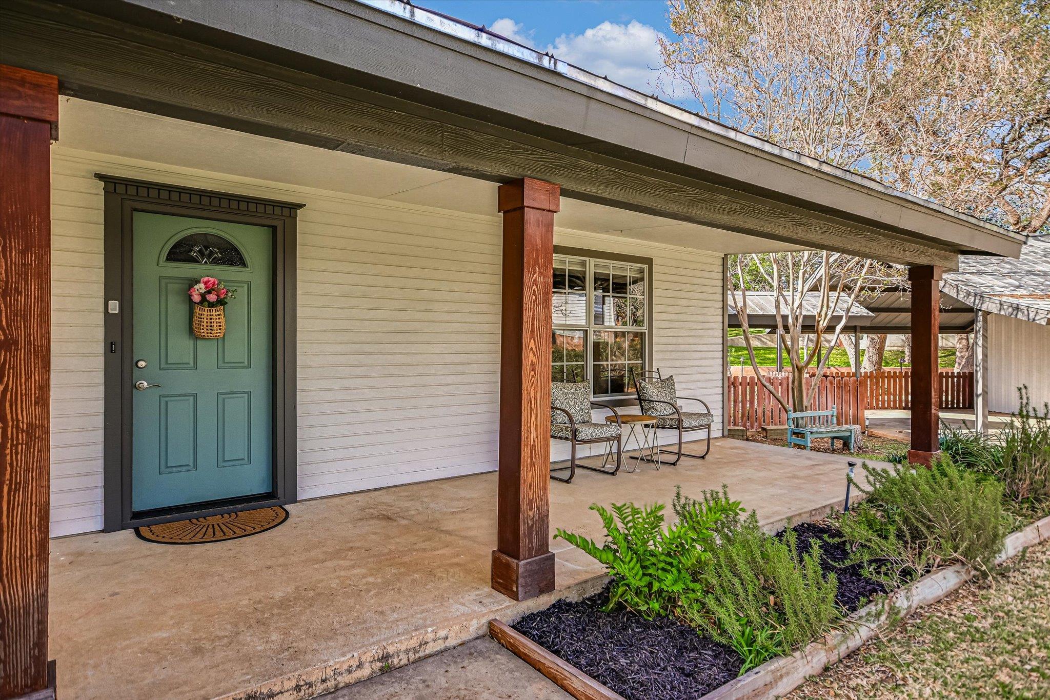 611 Thurman CIR — photo 5