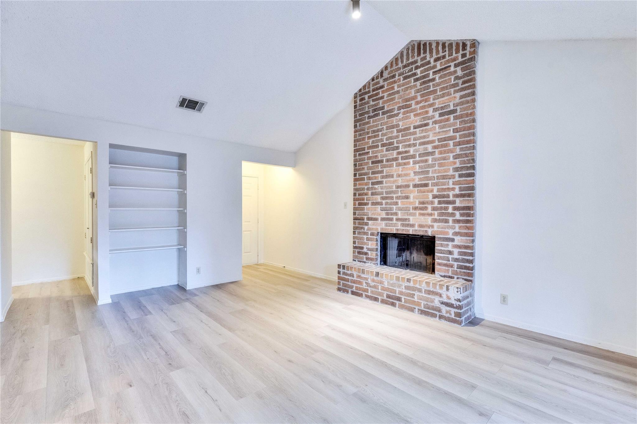 11900 Alpheus Ave — photo 3