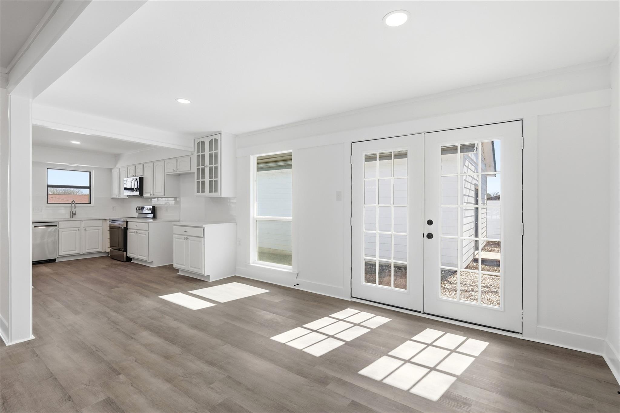 100 Howard DR — photo 5