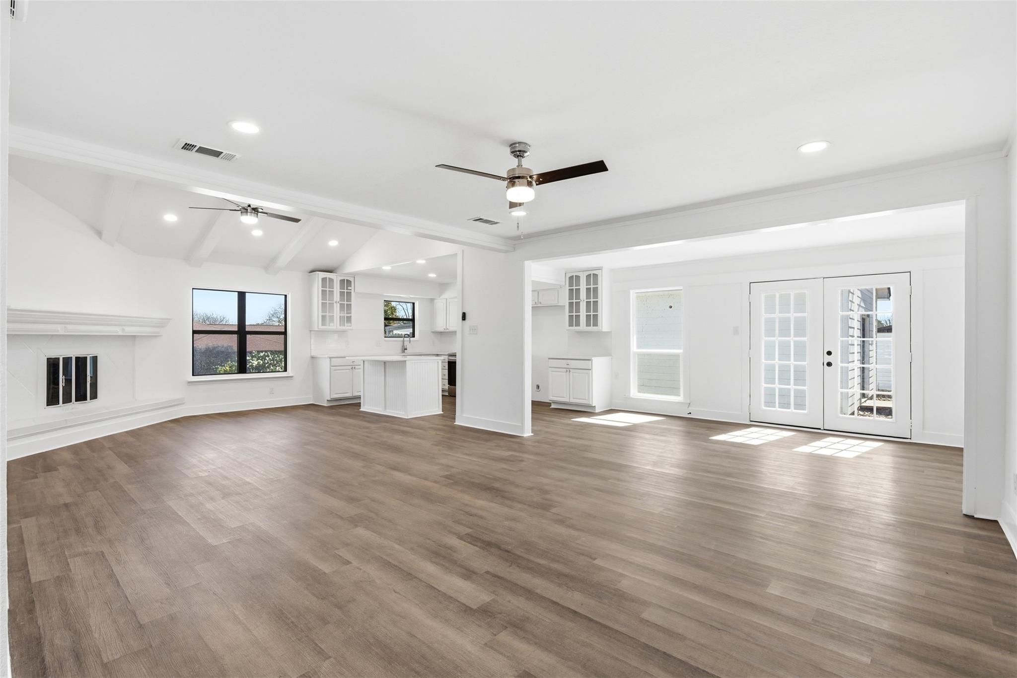 100 Howard DR — photo 4
