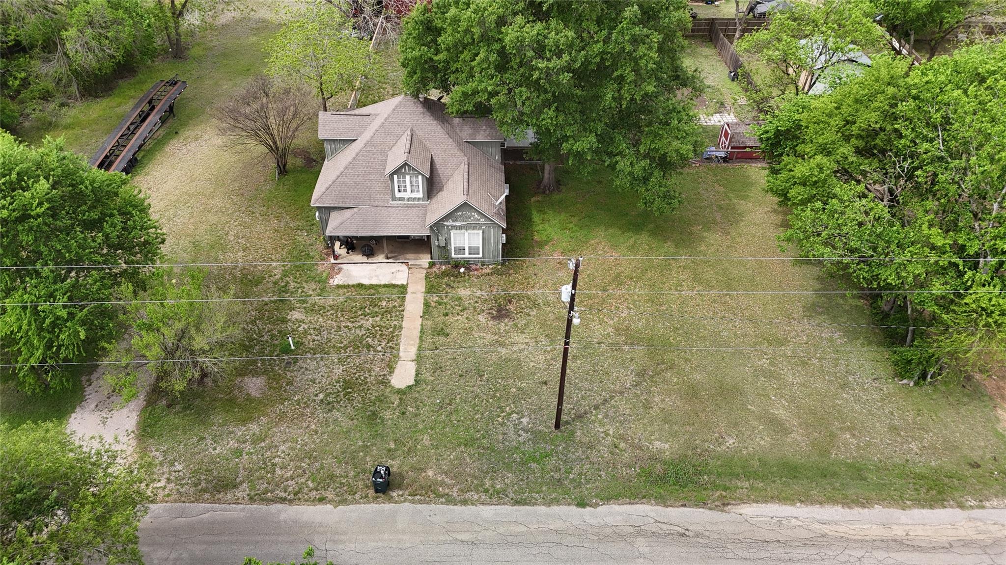 517 Giddings ST — photo 3