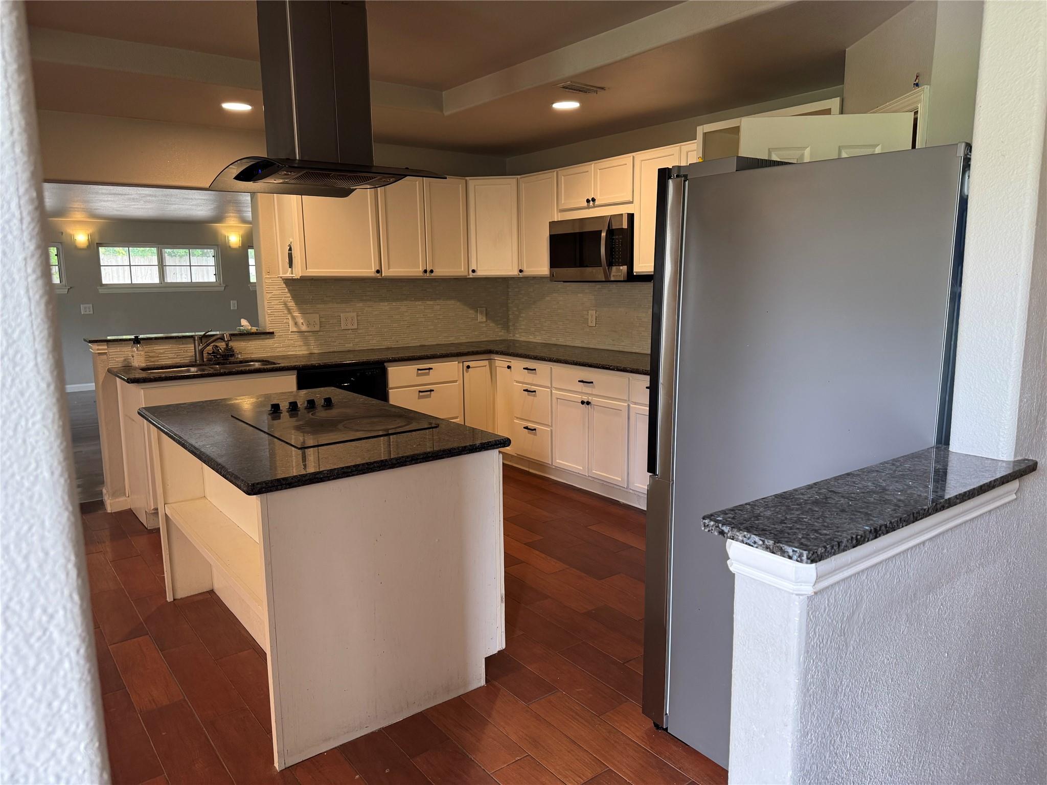 300 W COVINGTON DR — photo 3