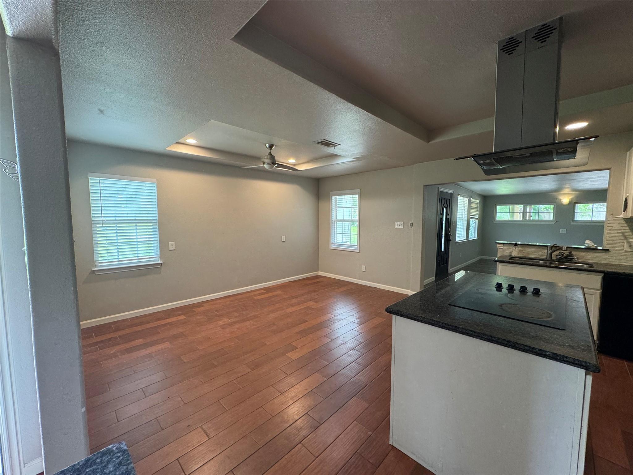 300 W COVINGTON DR — photo 4