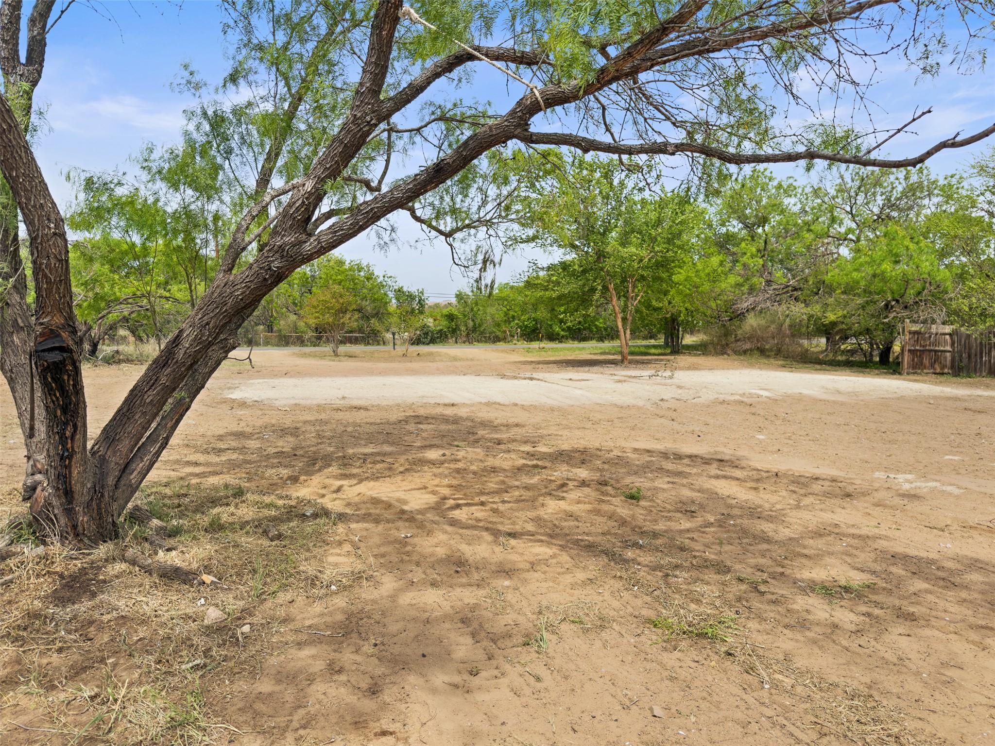 302 Seneca DR — photo 3
