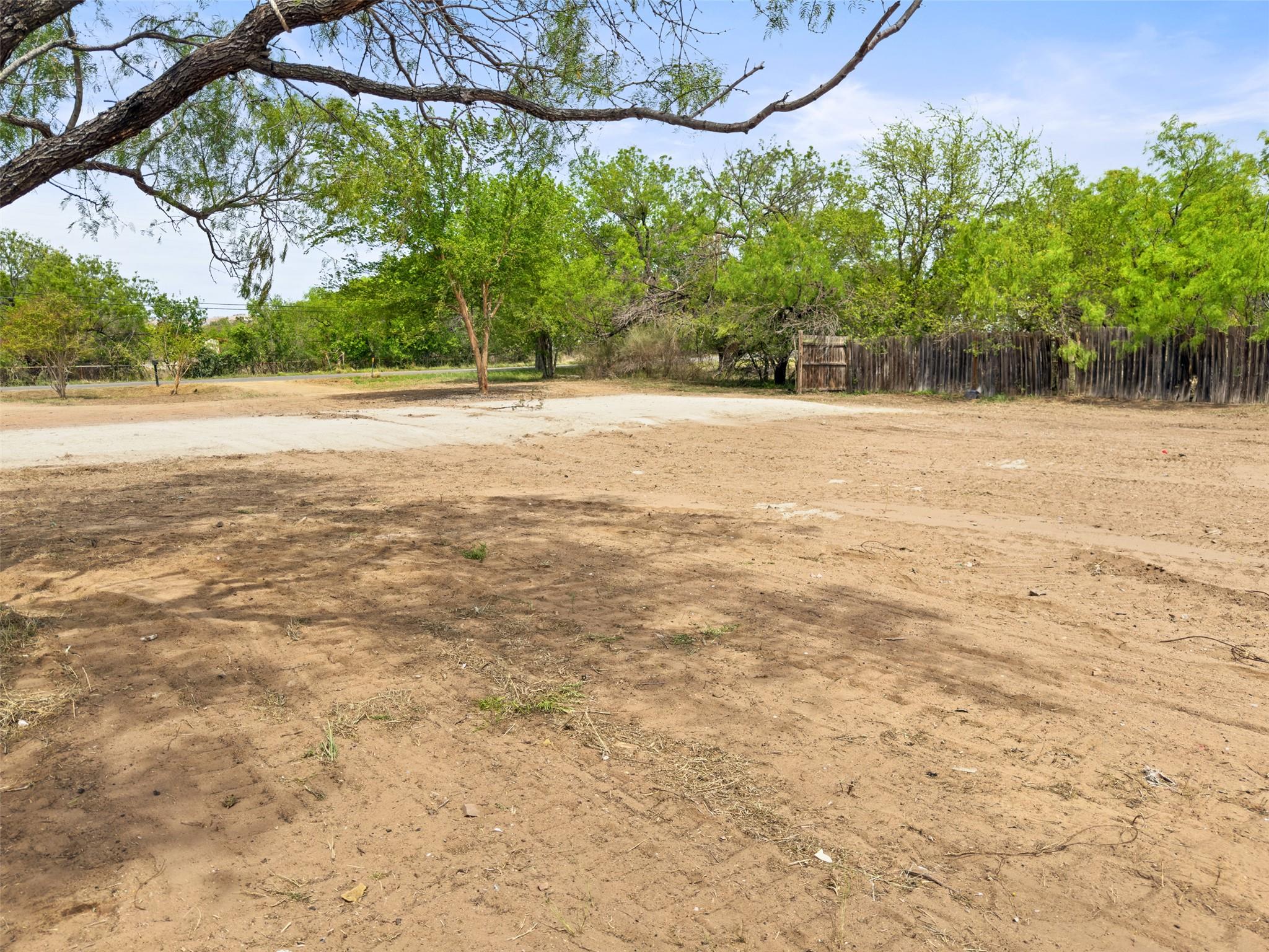 302 Seneca DR — photo 4