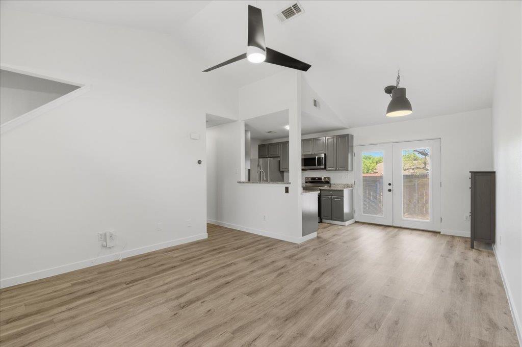 1015 Yager LN #18 — photo 5