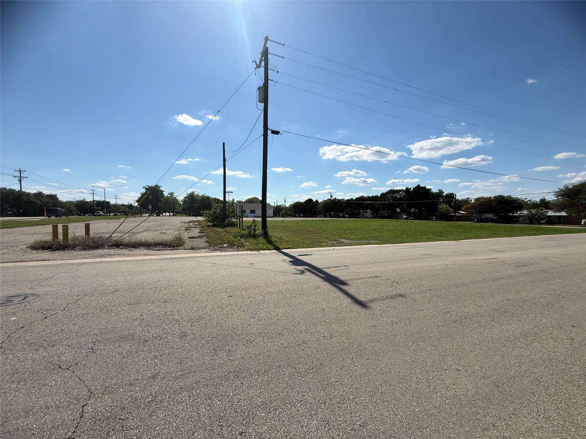 1909 Bois D Arc LN — photo 3