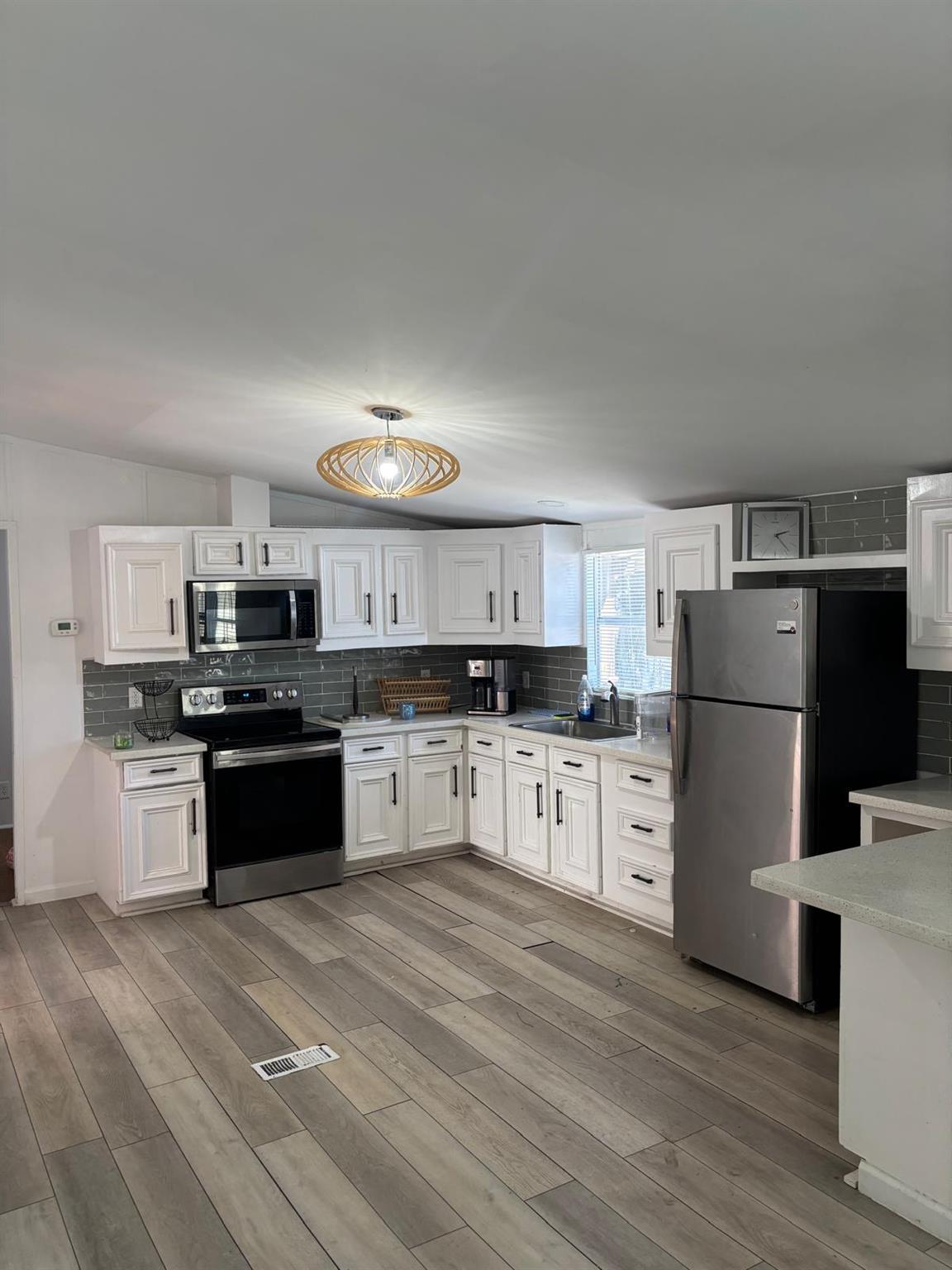 1109 Hurst Creek RD — photo 4