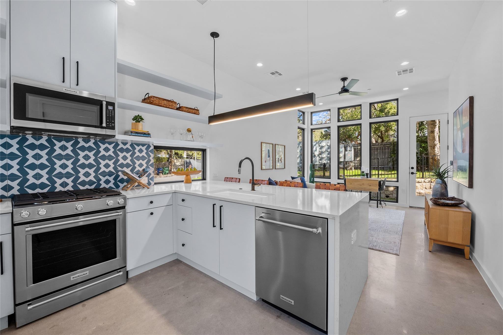 219 Lessin LN #10A — photo 4