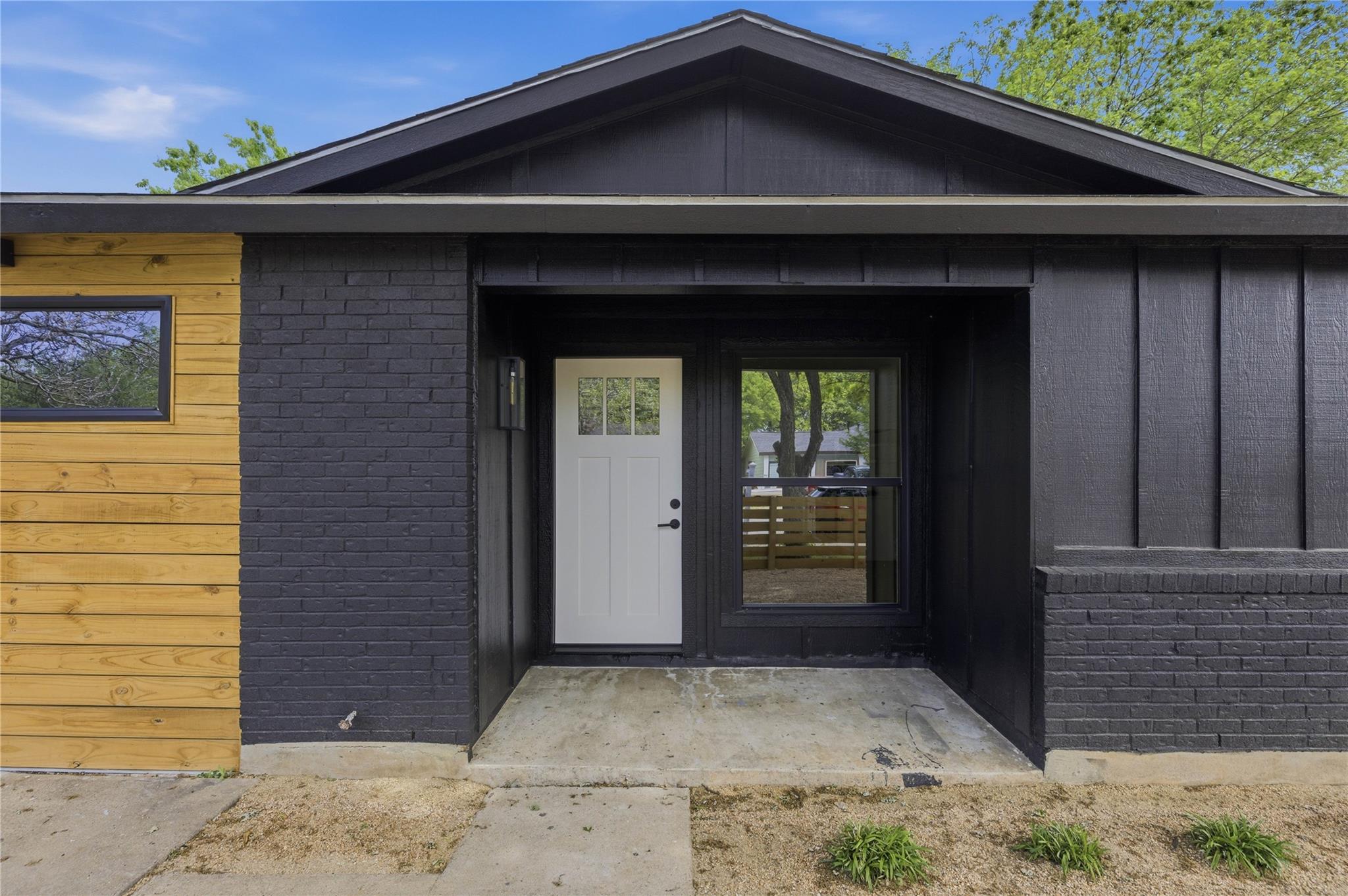 4400 Dovehill DR — photo 4