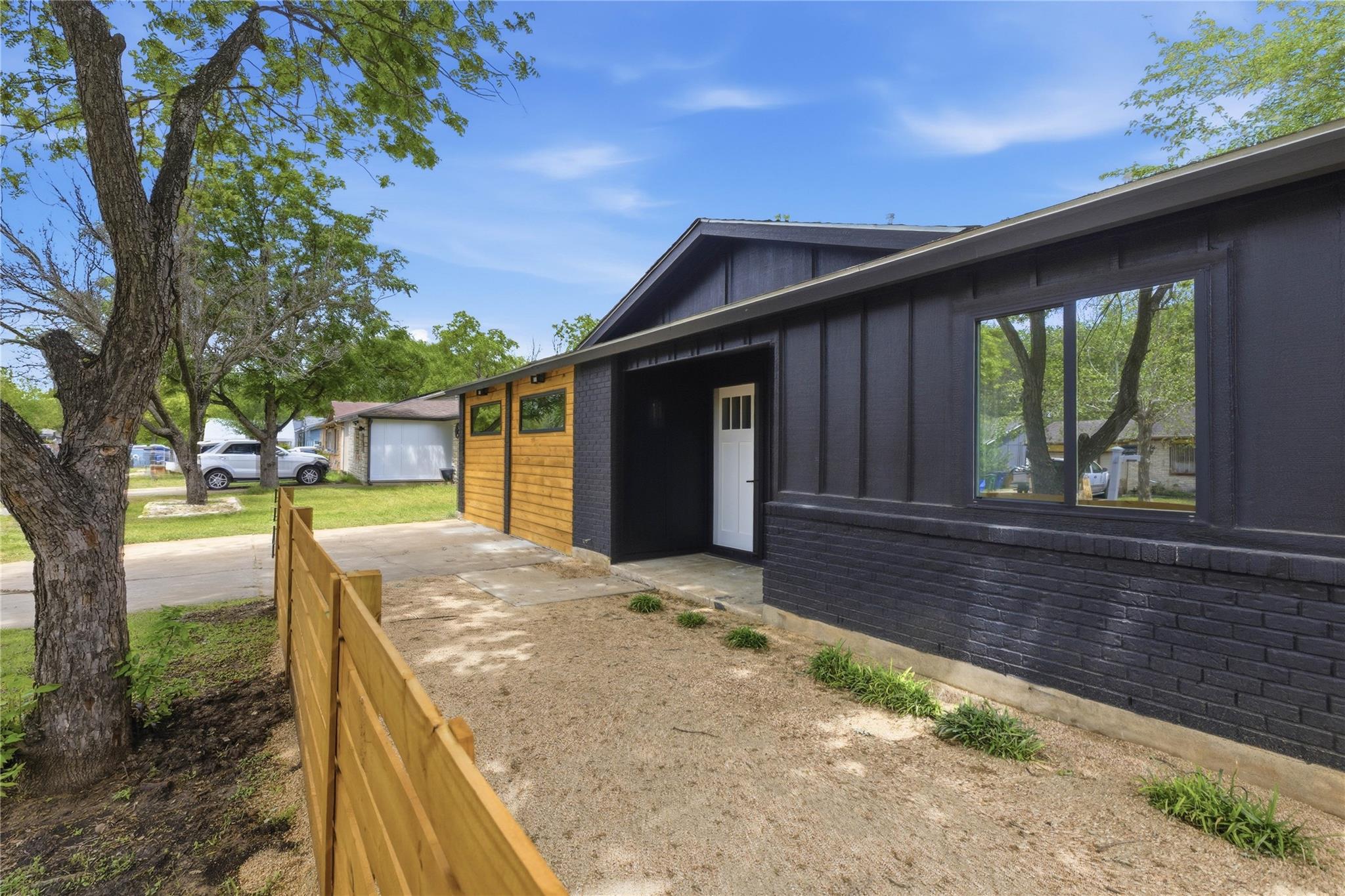 4400 Dovehill DR — photo 5