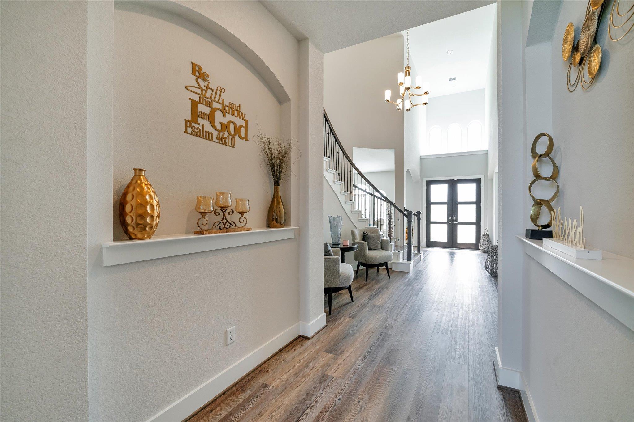 110 Gaston DR — photo 3