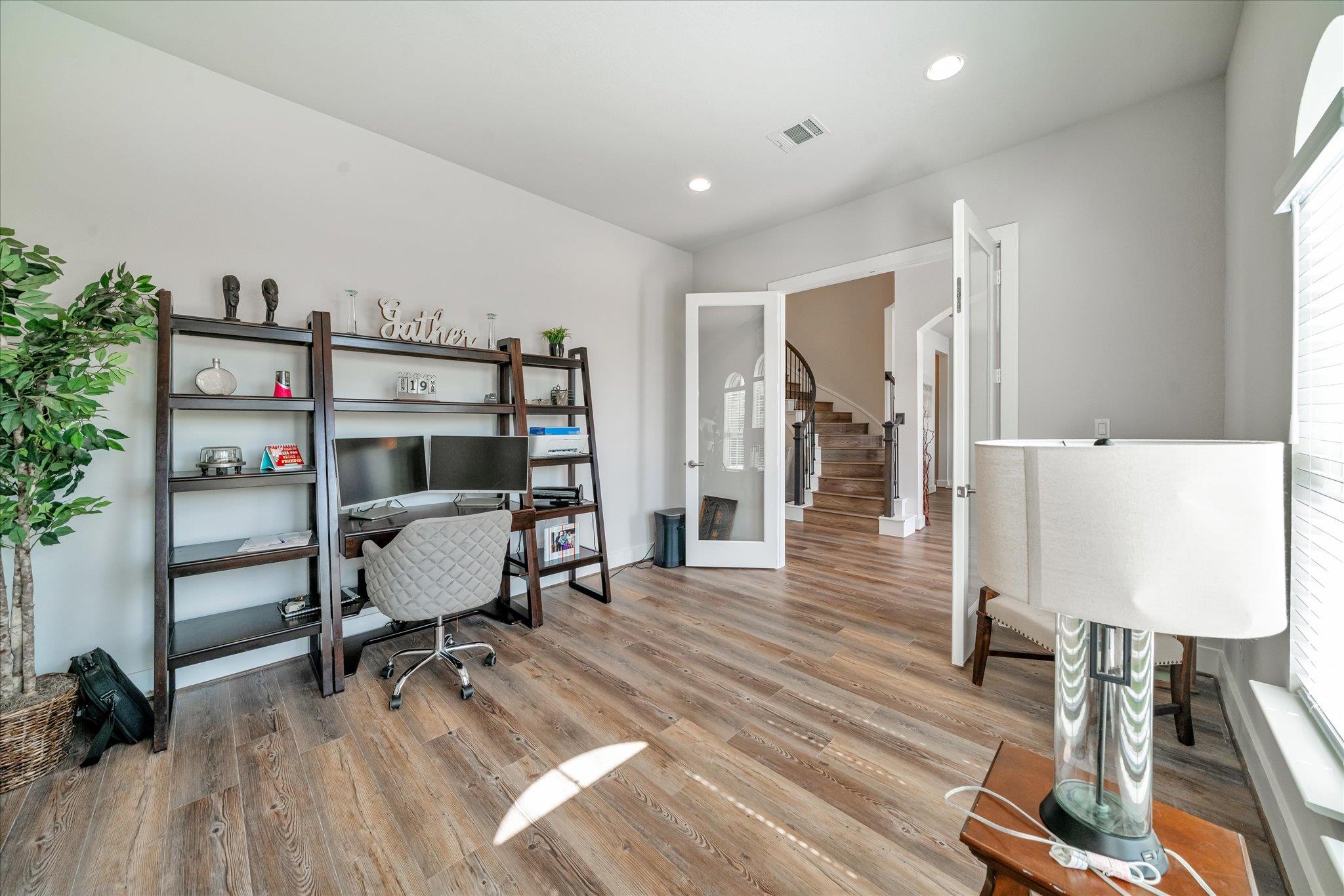110 Gaston DR — photo 4