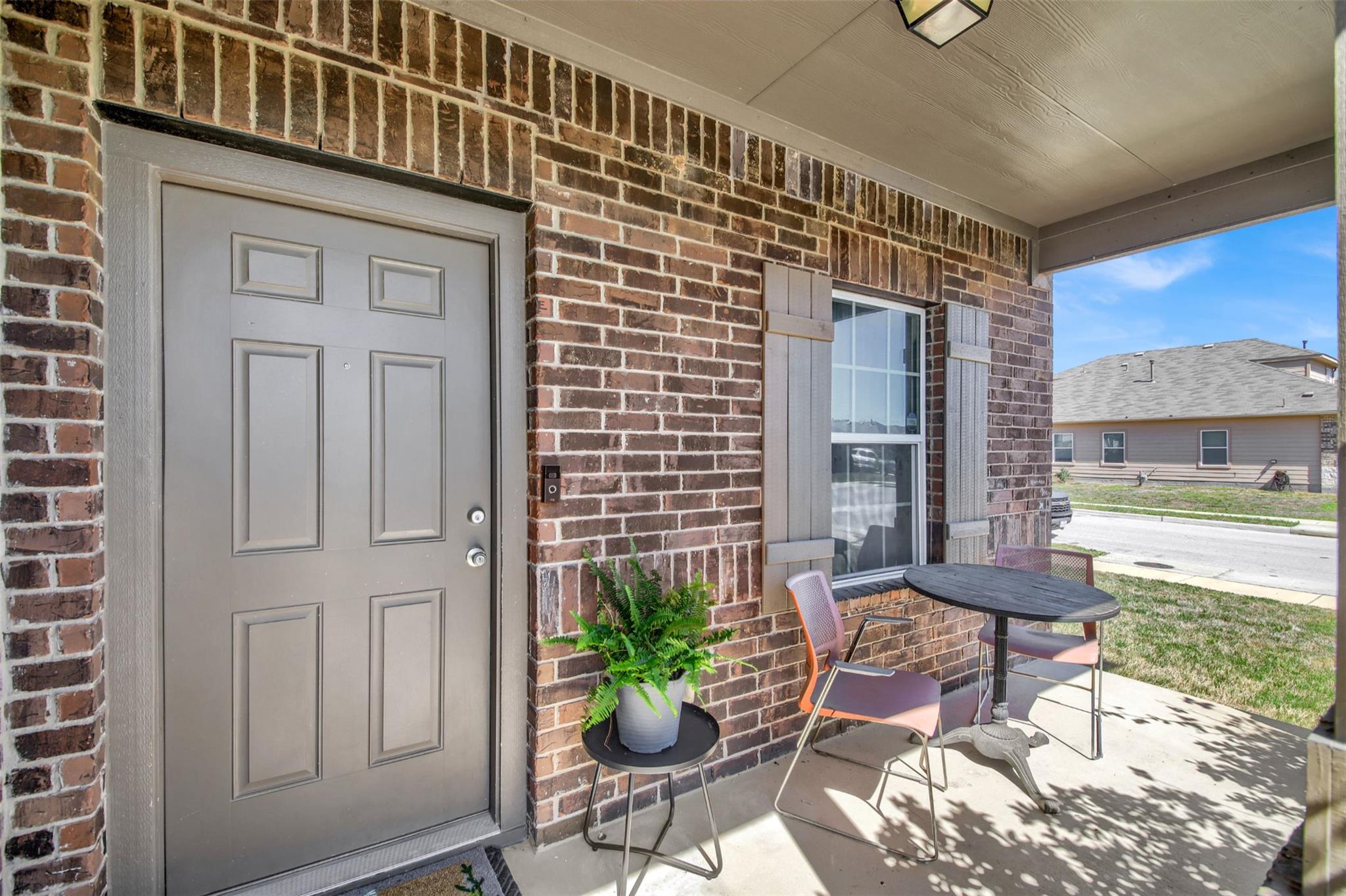 141 Hess DR — photo 3