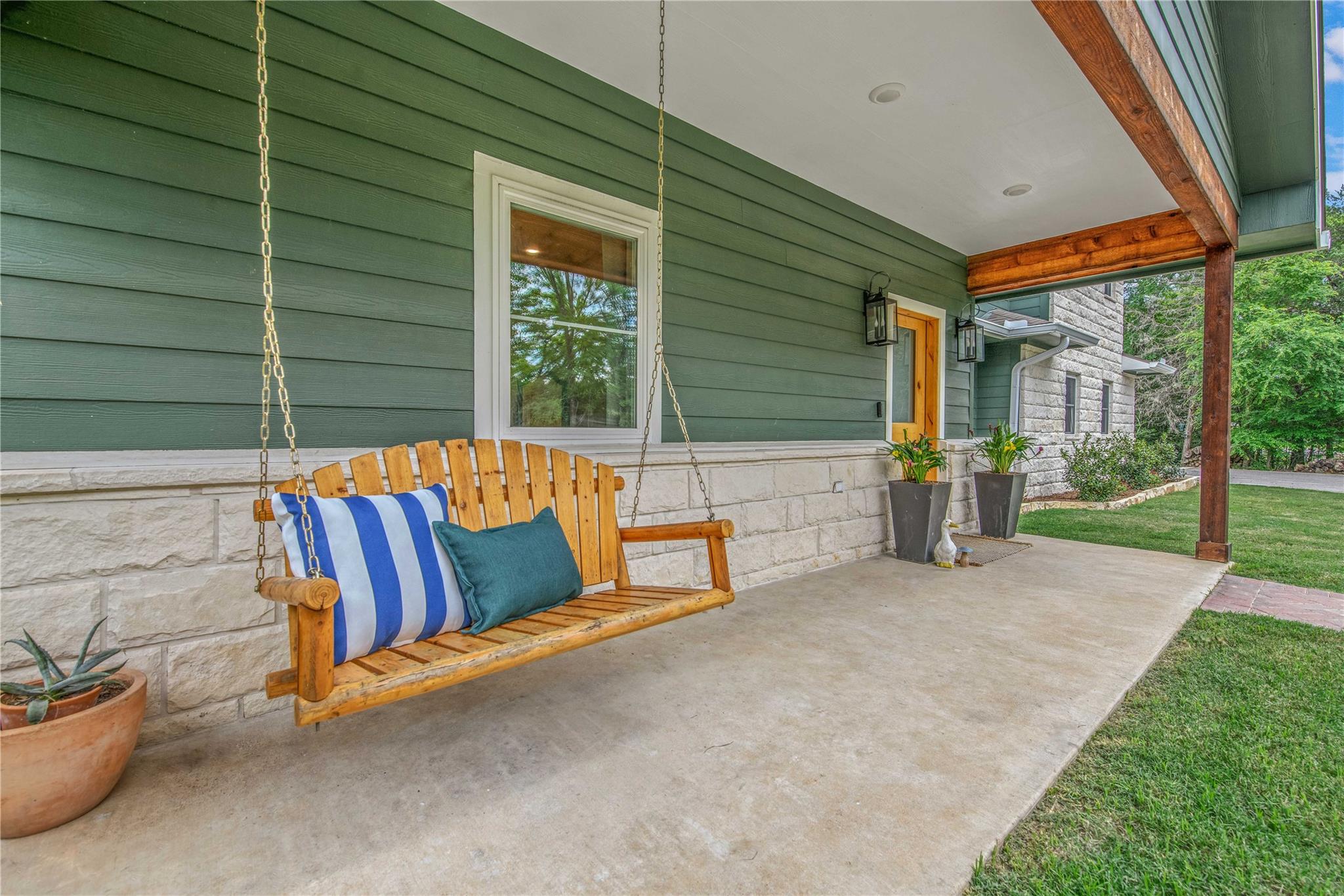 4855 Austins Creek DR — photo 3