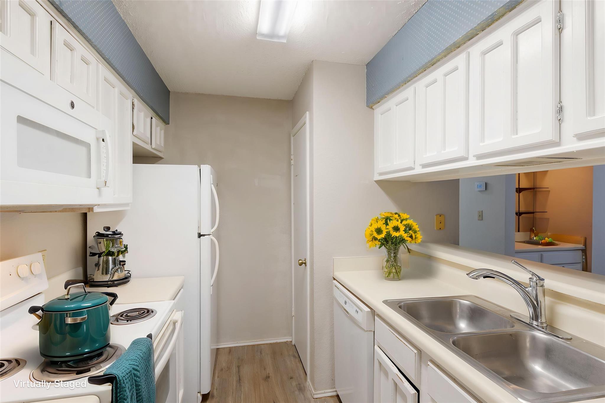 1202 Thorpe LN #216 — photo 3