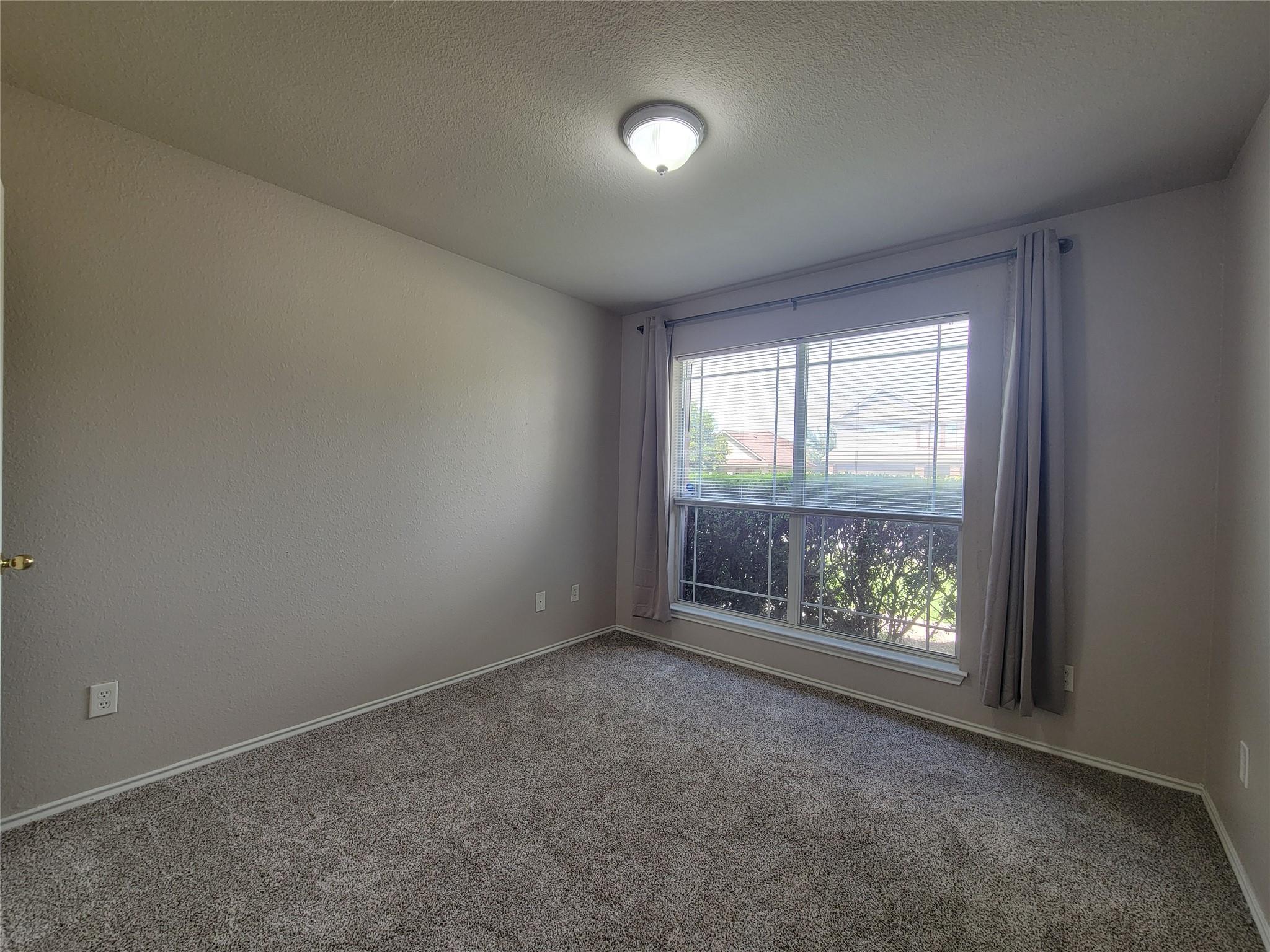 1005 Burgess DR — photo 4