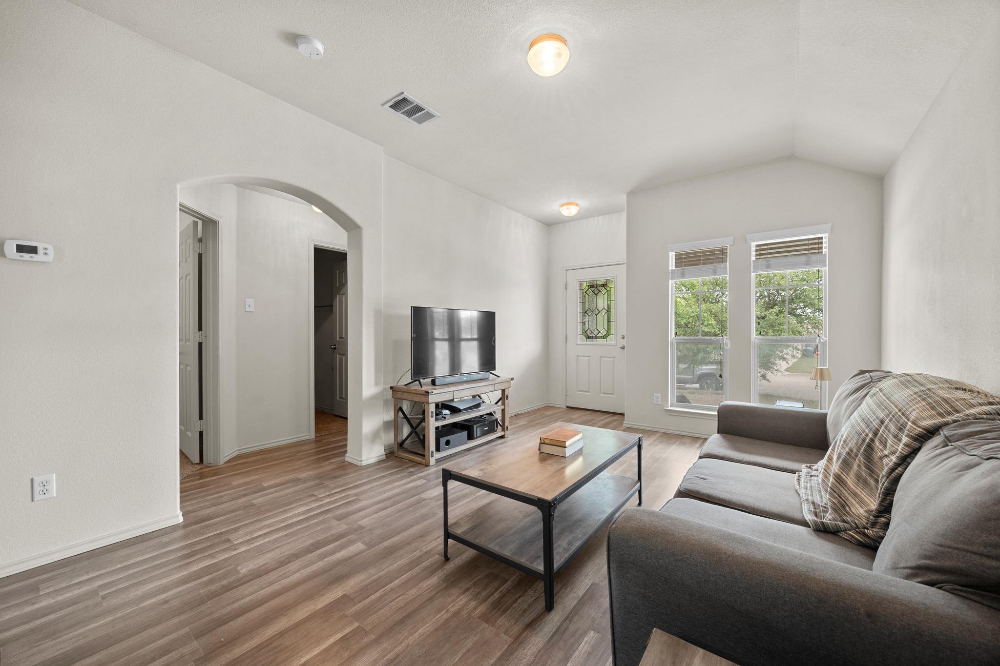 621 Amber LN — photo 5