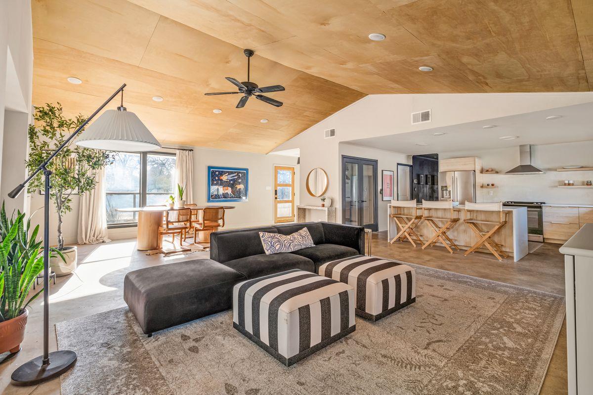 510 Thousand Oaks DR — photo 4