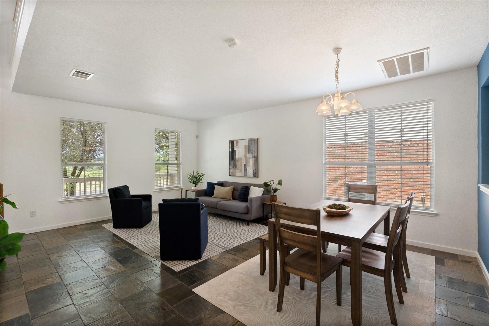 2612 Lynnbrook DR — photo 3