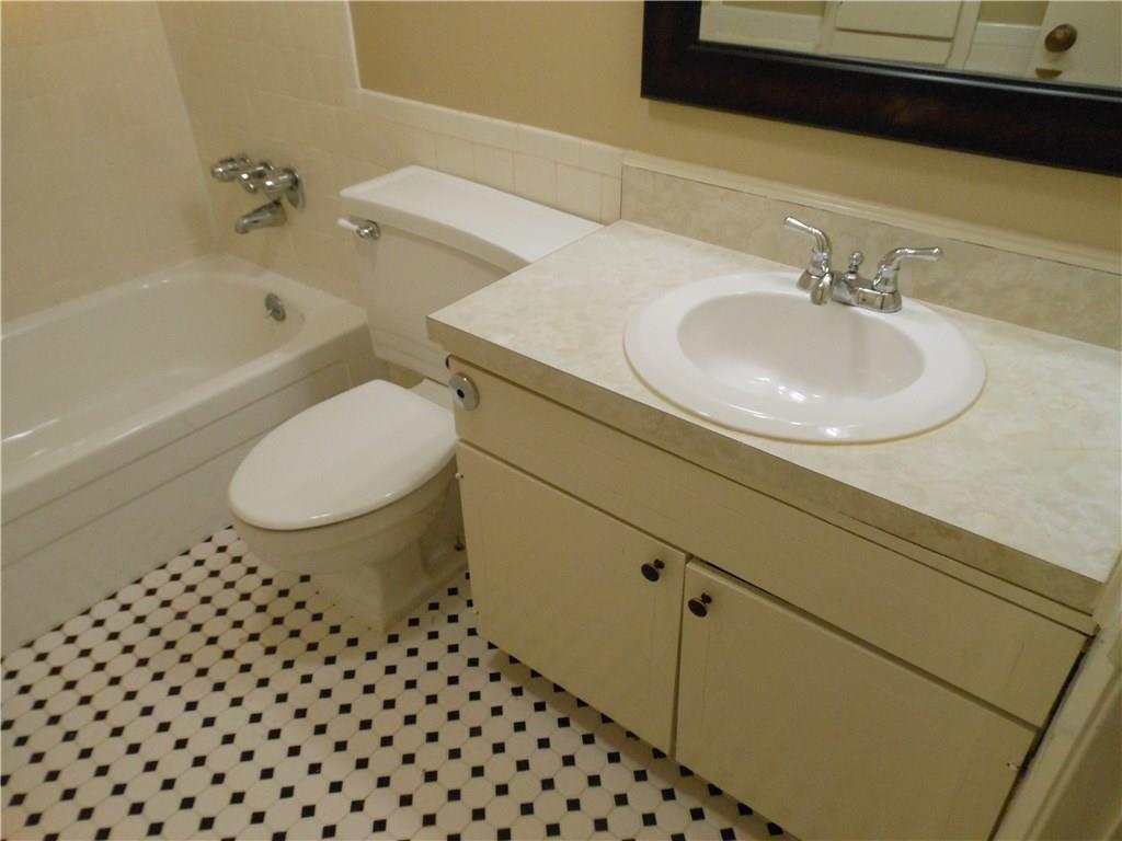 2516 Enfield RD #102 — photo 3