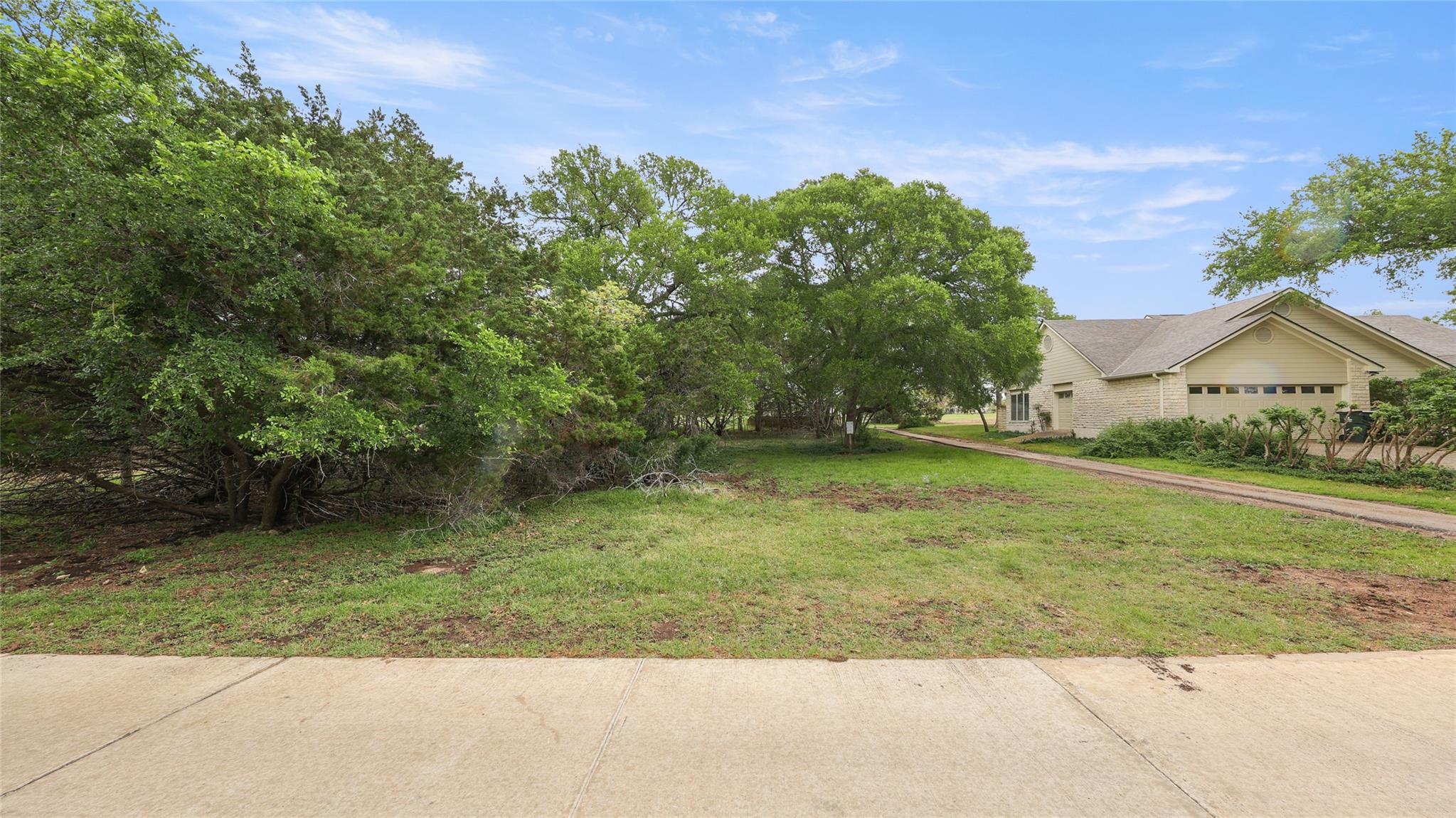 101 BROOKHOLLOW DR — photo 3