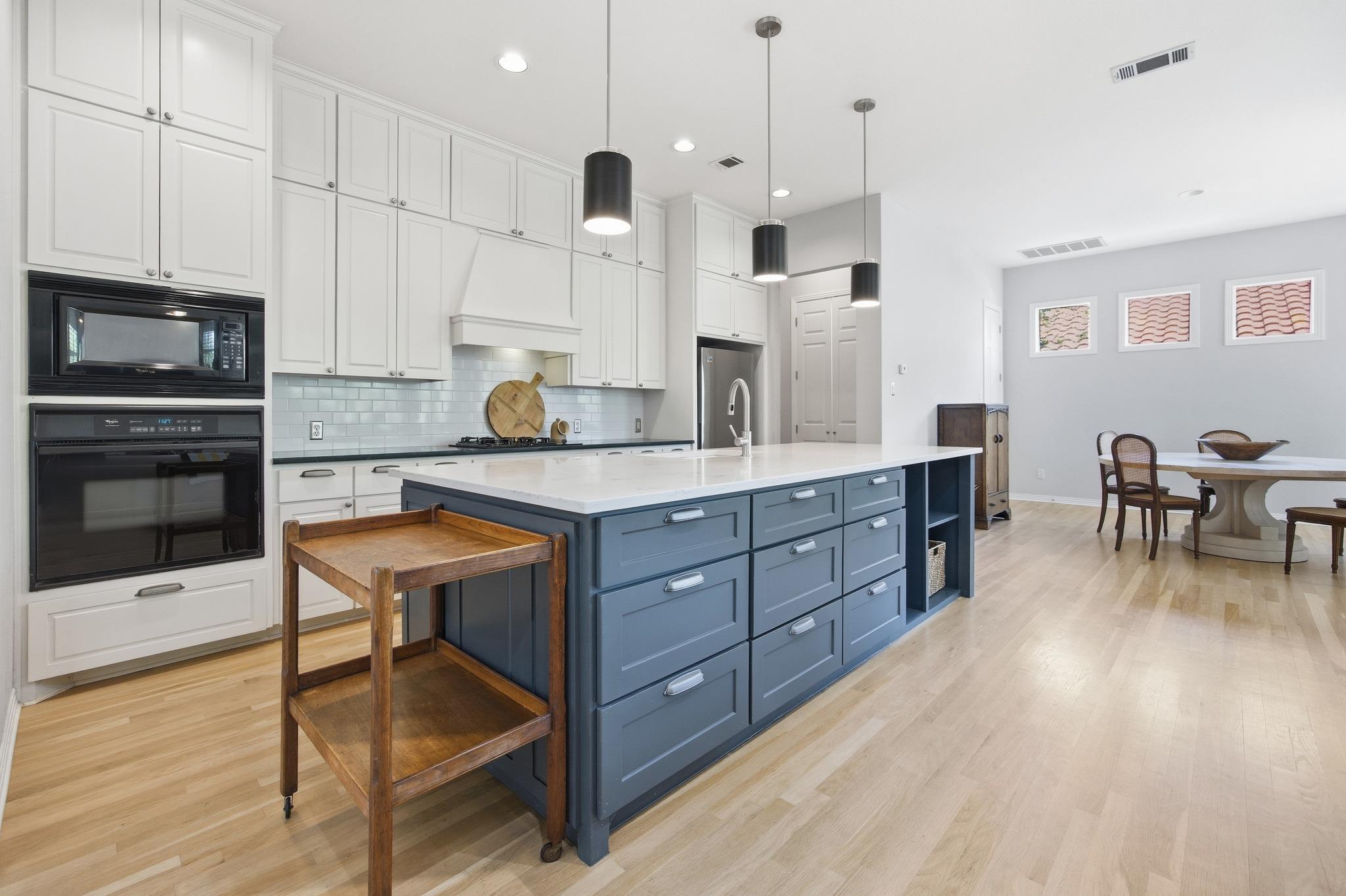 406 Hazeltine DR — photo 3