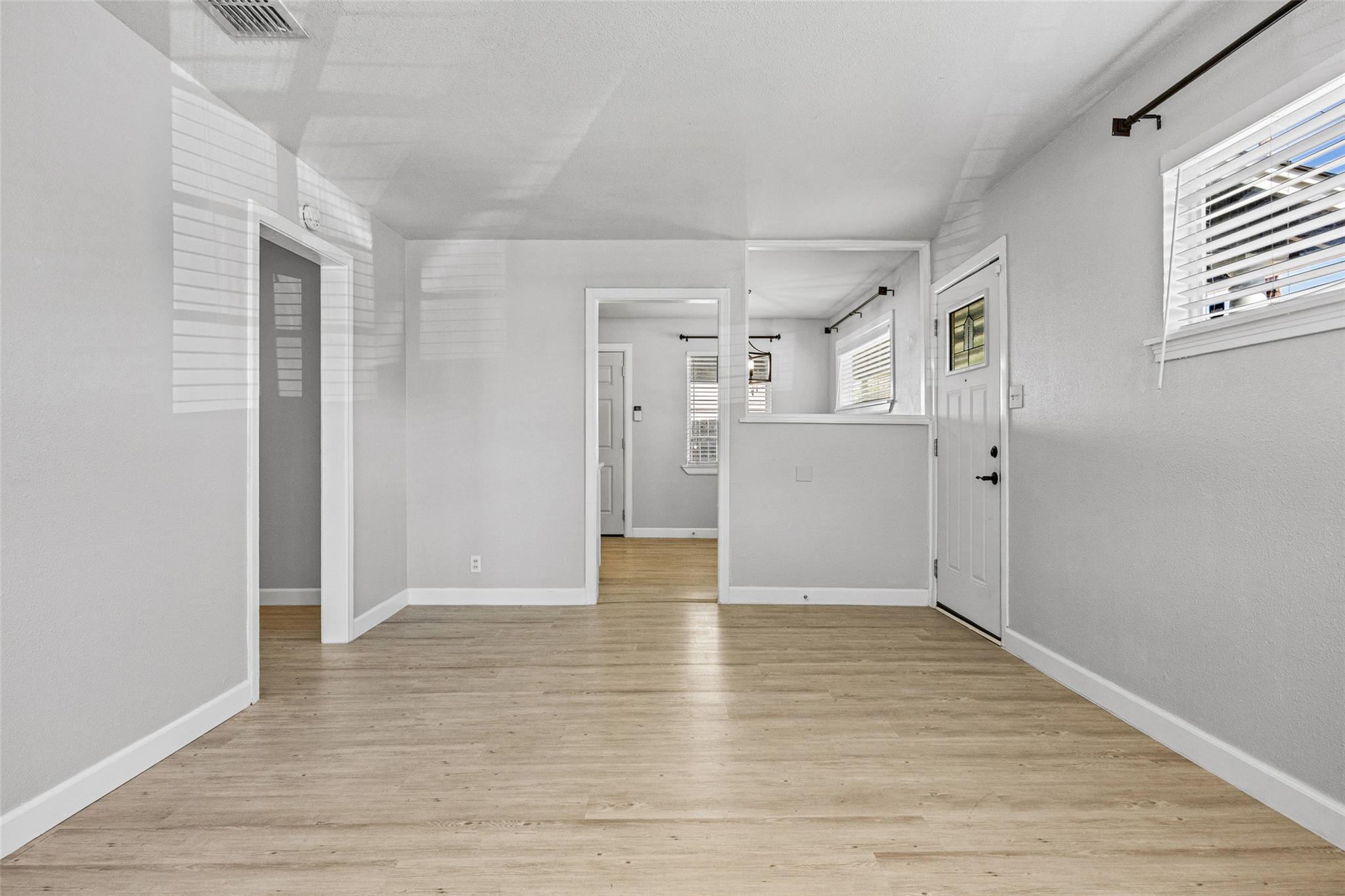 4709 Leslie Ave — photo 5