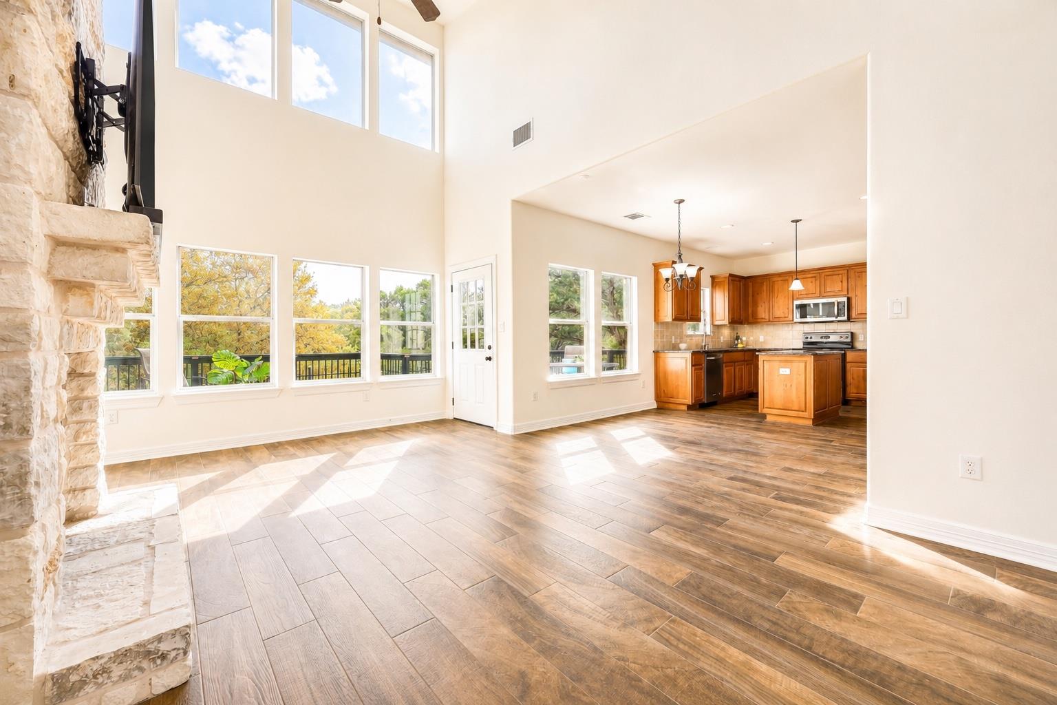 21825 Surrey LN — photo 5