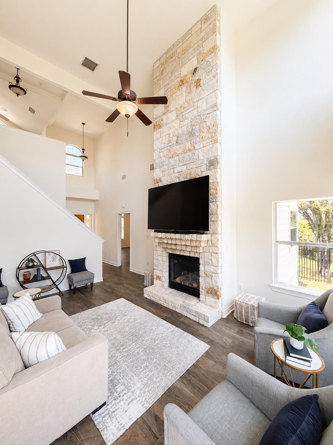 21825 Surrey LN — photo 4
