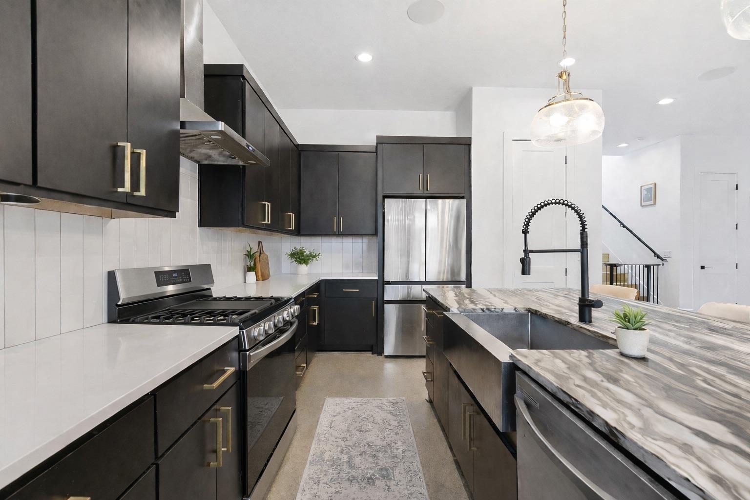 606A Clifford DR — photo 4