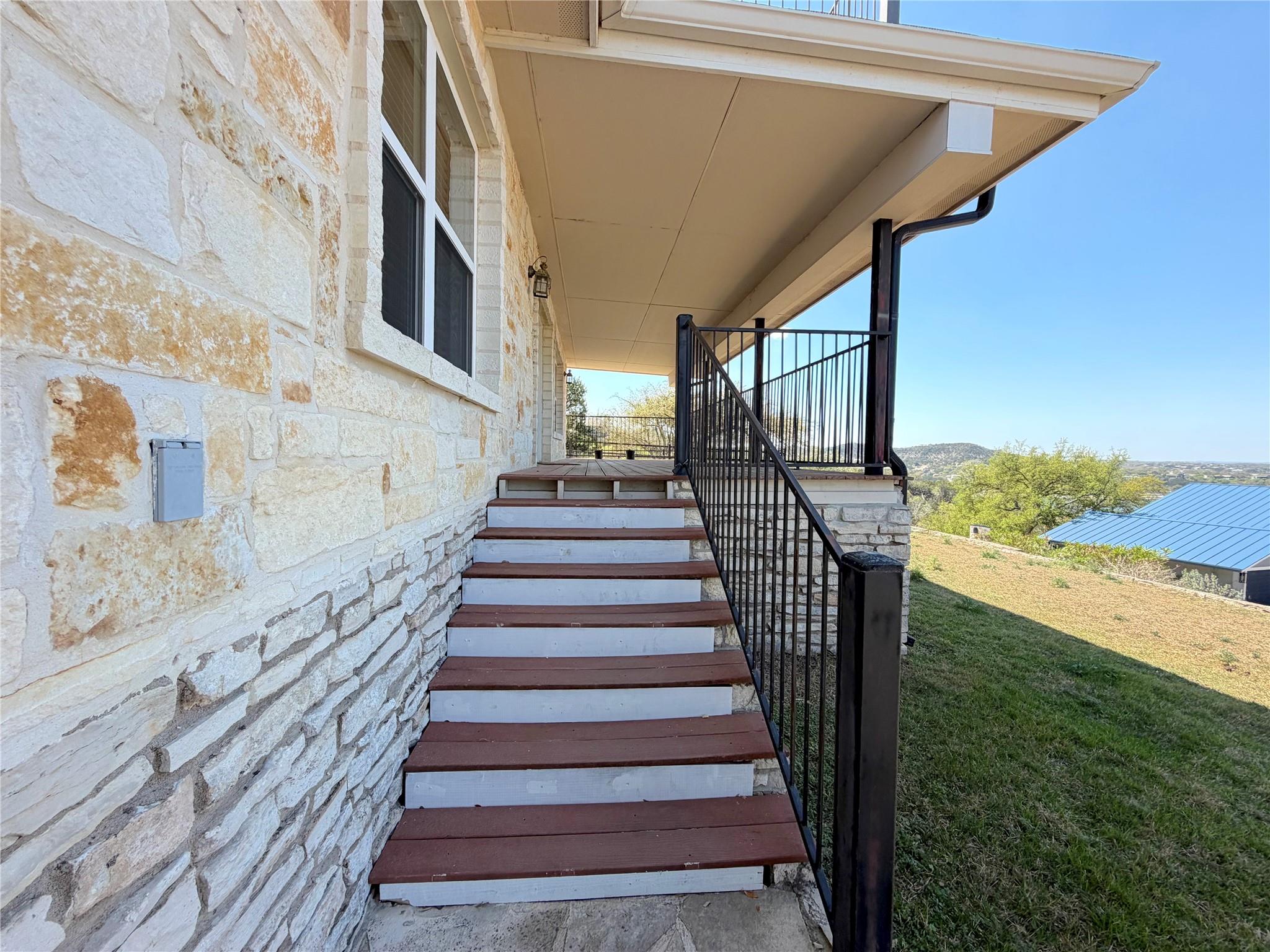 1210 Skyline DR — photo 4