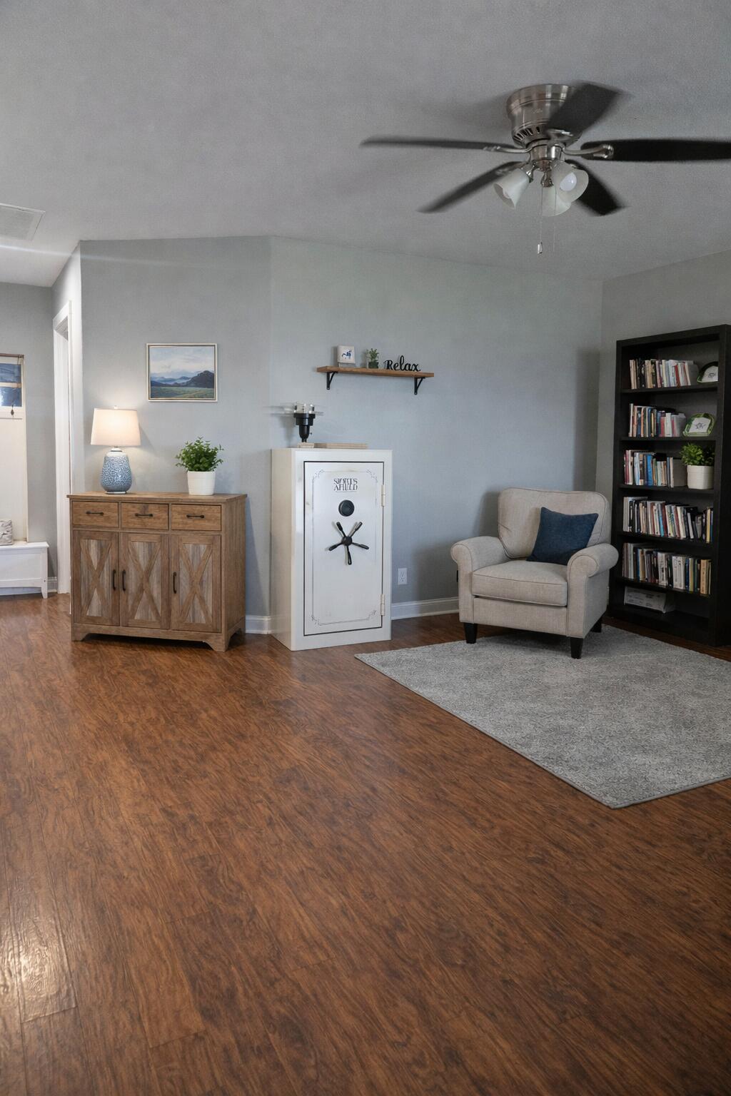 8906 Cele RD — photo 4