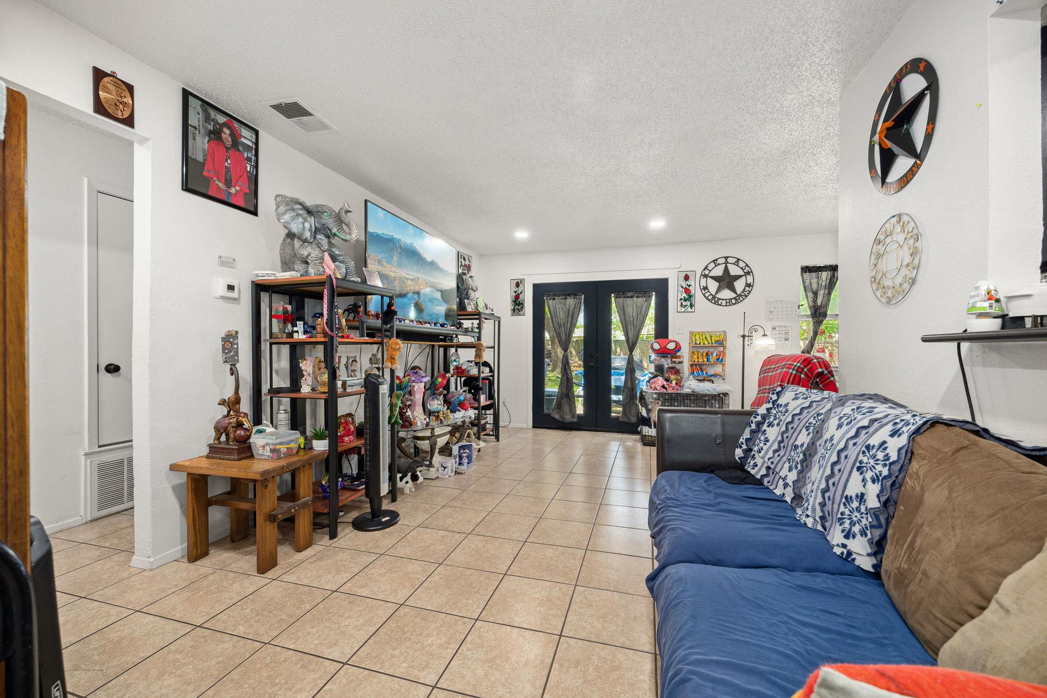 2412 E Stassney LN — photo 4