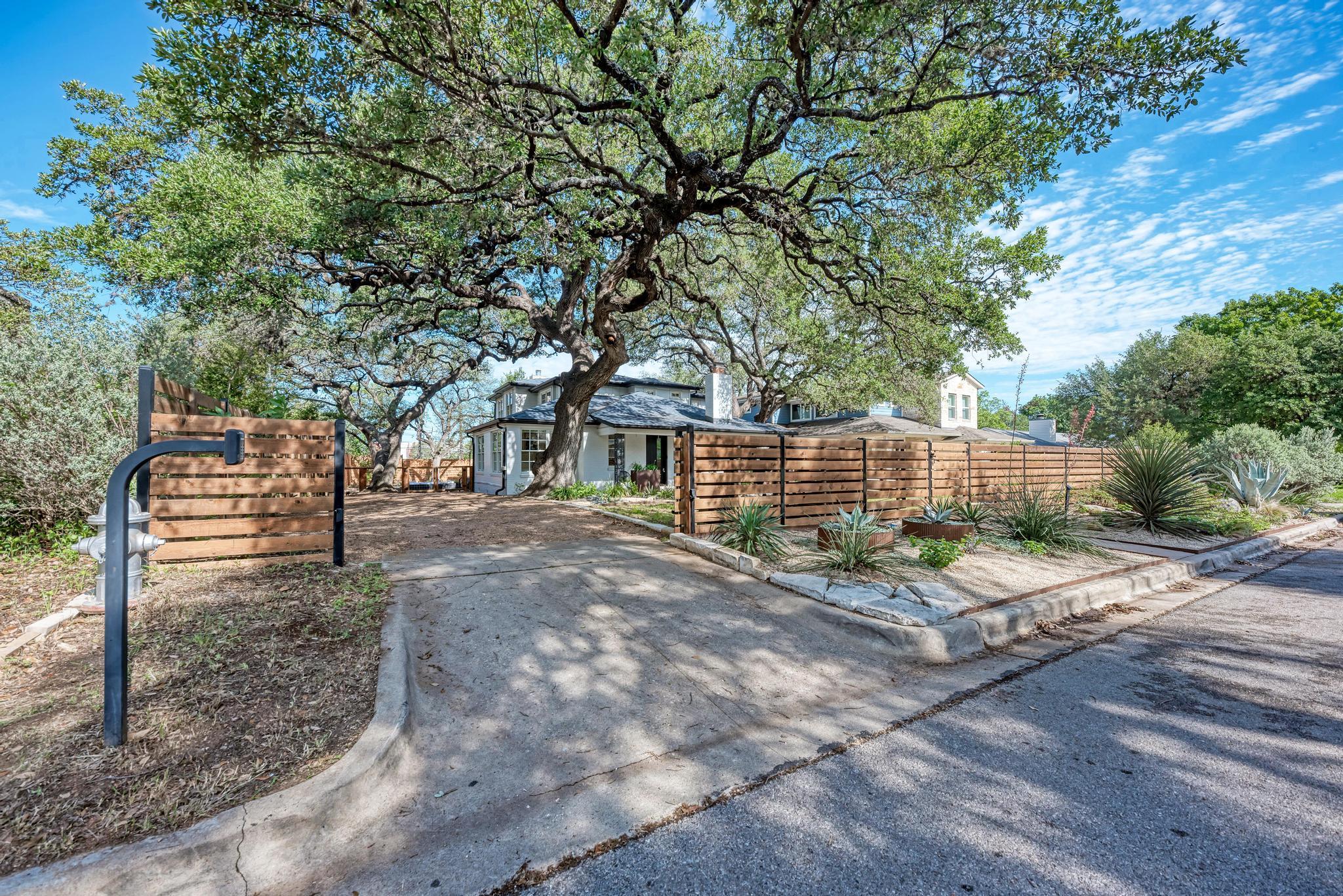 2308 Forest Ave — photo 3