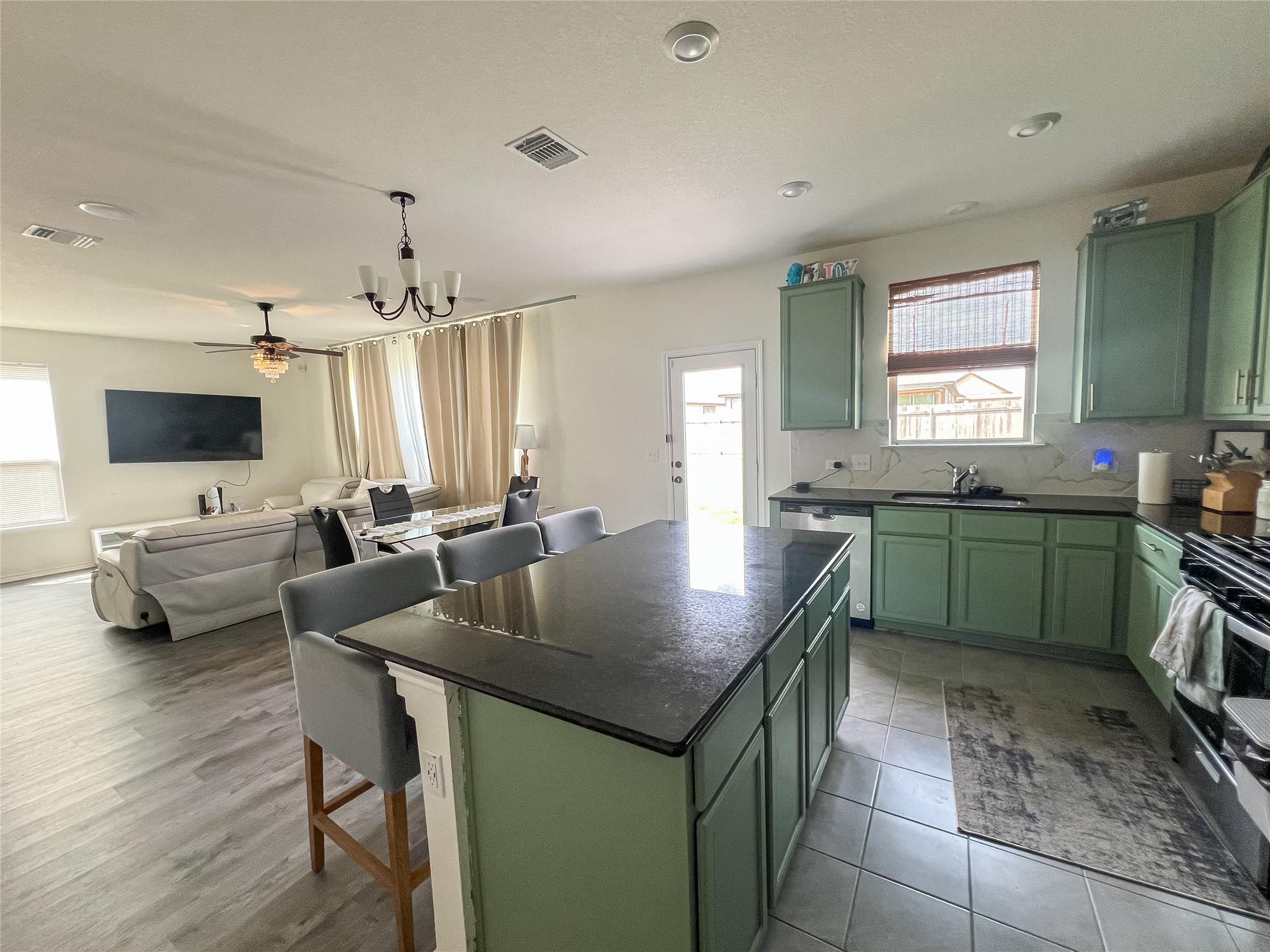 221 Summit DR — photo 4