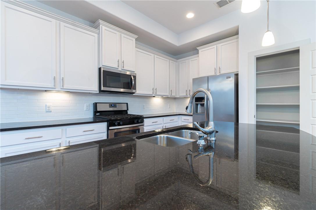 1410 Casa DR — photo 3