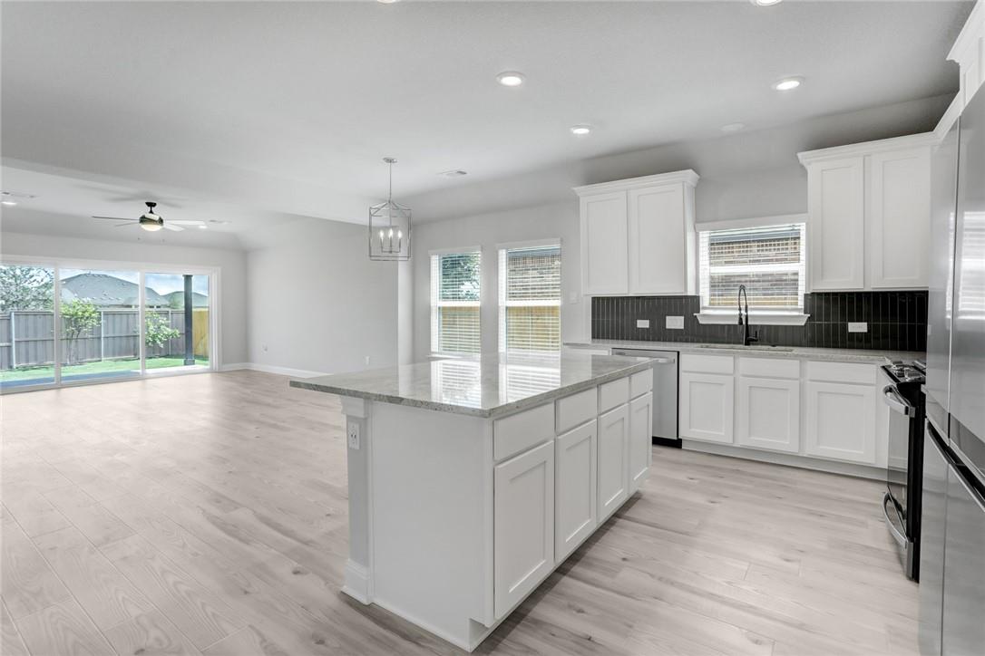 115 Red Oak PL — photo 3