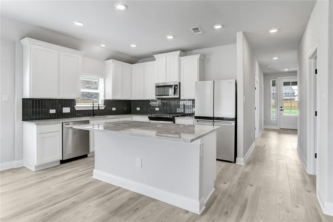 115 Red Oak PL — photo 4