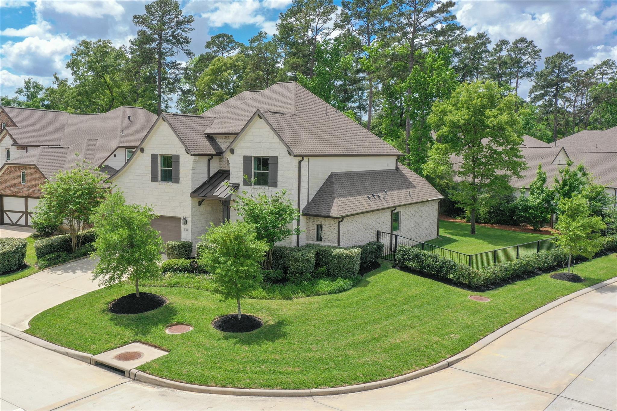 311 Southern Red CT — photo 3