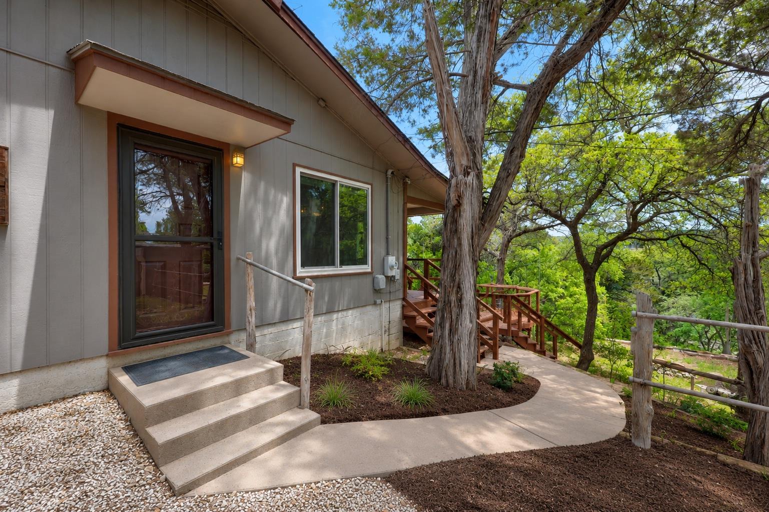 17129 Darleen DR — photo 4
