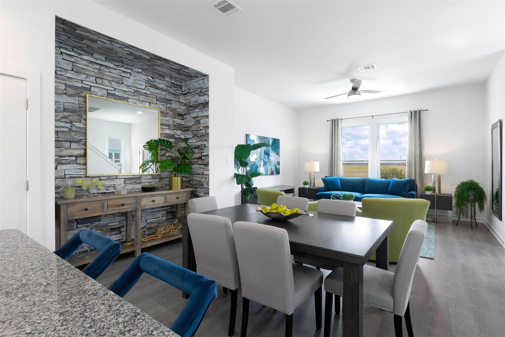 433 Leo Lane LN #433 — photo 4
