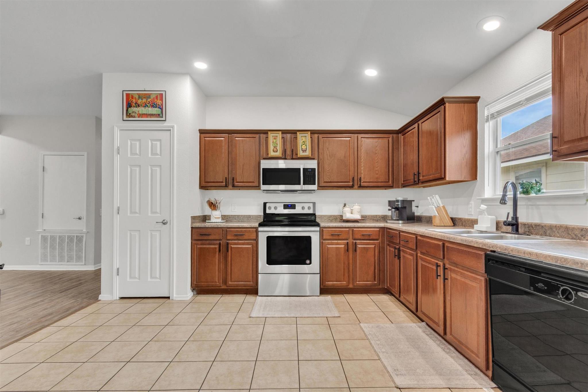 6105 Constellation CIR — photo 5